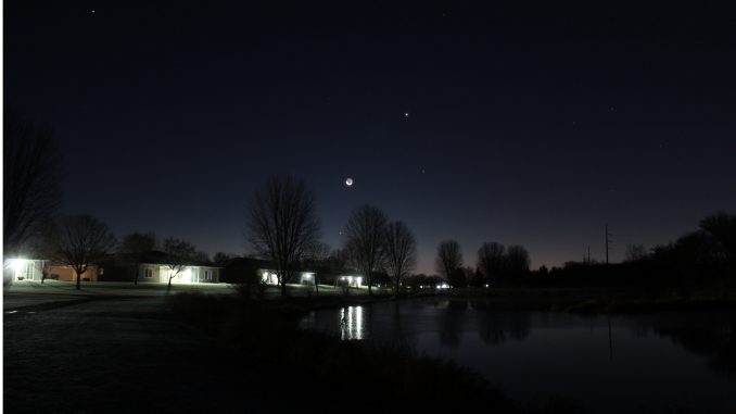 Morning Mercury under Moon